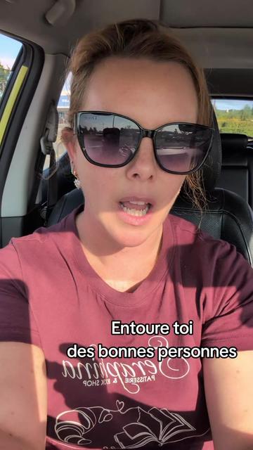 @AnnieDeschesnes