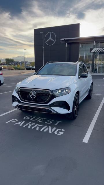 @Mercedes Lounge