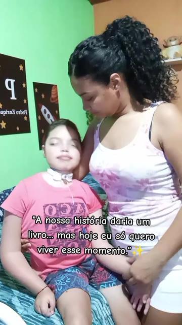 @m&atilde;e at&iacute;pica oficial