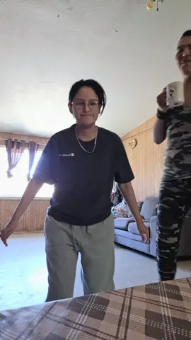 @MsLittleAnna