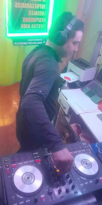 @DJ Hugo Baeza