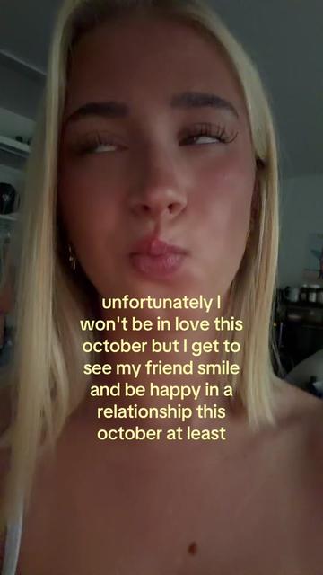 @theelliebarker