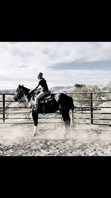@Cowgirl Tuff Colt Training ❤️