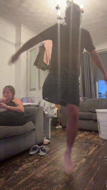 @1legdancer