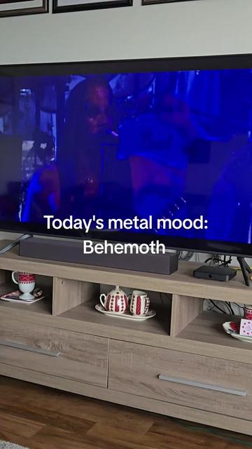 @Debbie Elicksen 🇨🇦🇺🇦🤘🧡
