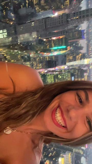 @júlia