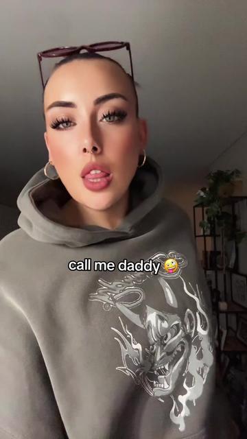 @LEASHBIAN 😈