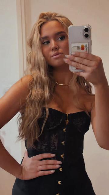 @лара
