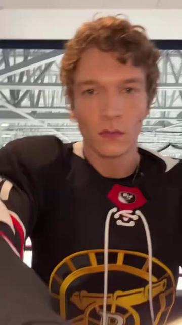 @HØLLΛNDER 🏒