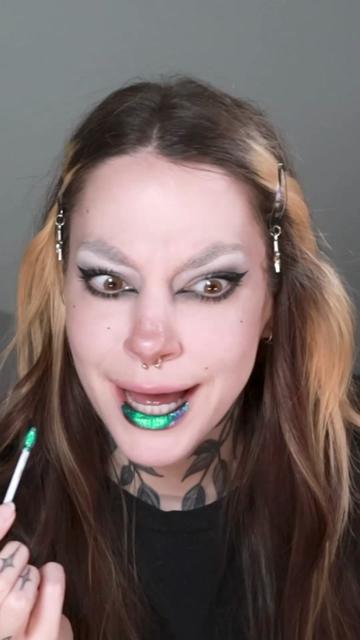 @CourtneyQuarantine