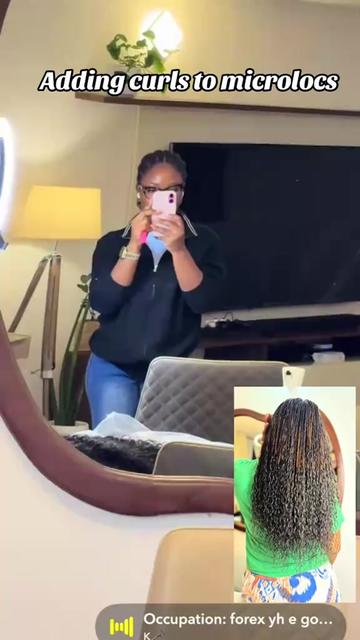 @FEMALE BARBER/LOCTICIAN IN LAG