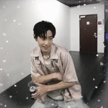 @mark luvr <3