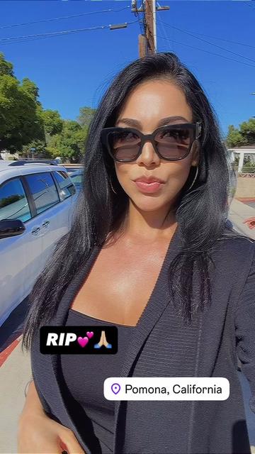 @Bella_B_
