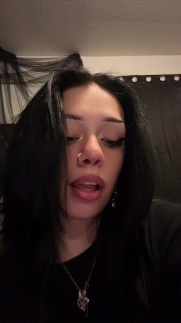 @𝔅𝔲𝔱𝔱𝔢𝔯𝔣𝔩𝔶🖤🩸