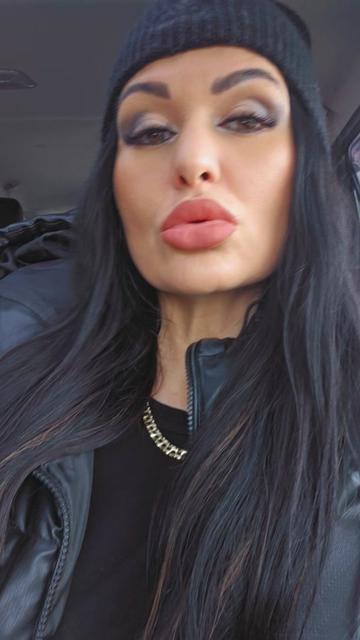 @𝒟𝒶𝓃𝒾 𝒢 💋