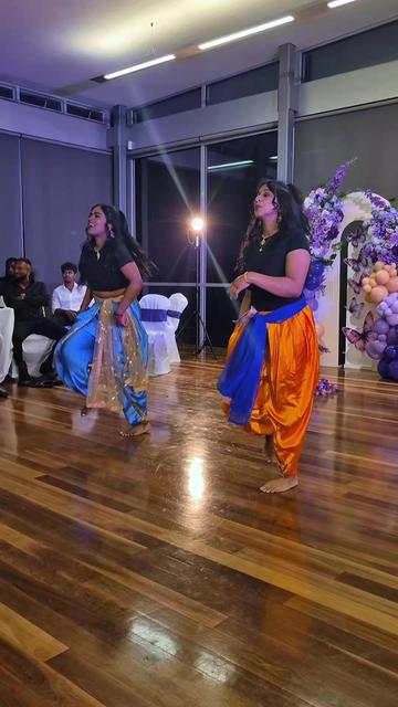 @itsvithia
