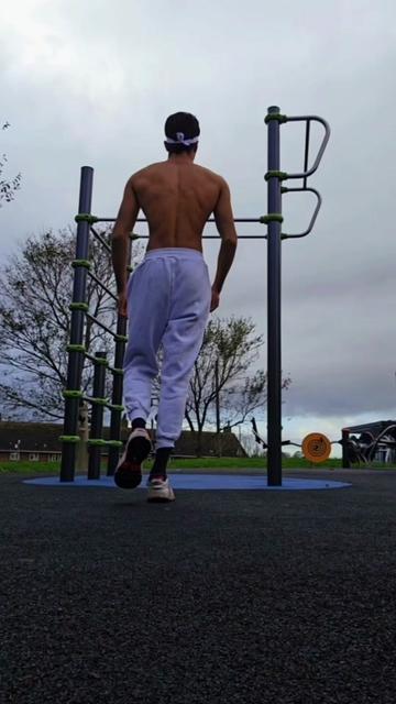 @hoodedcalisthenics