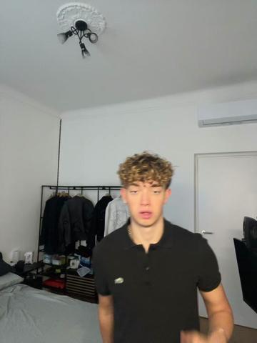@𝓨 𝓛 𝓘 𝓐 𝓝💎