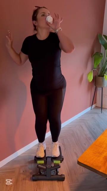 @Elvira Semovic | Comedian