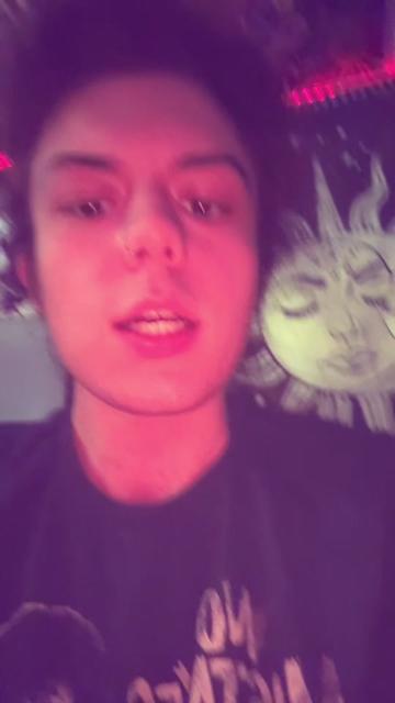 @lilh0m0fr
