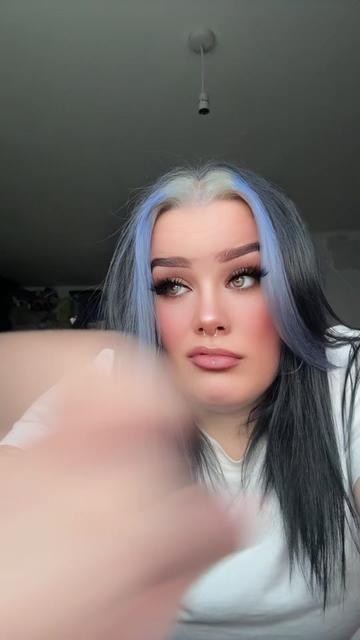@Hollie🏳️🌈