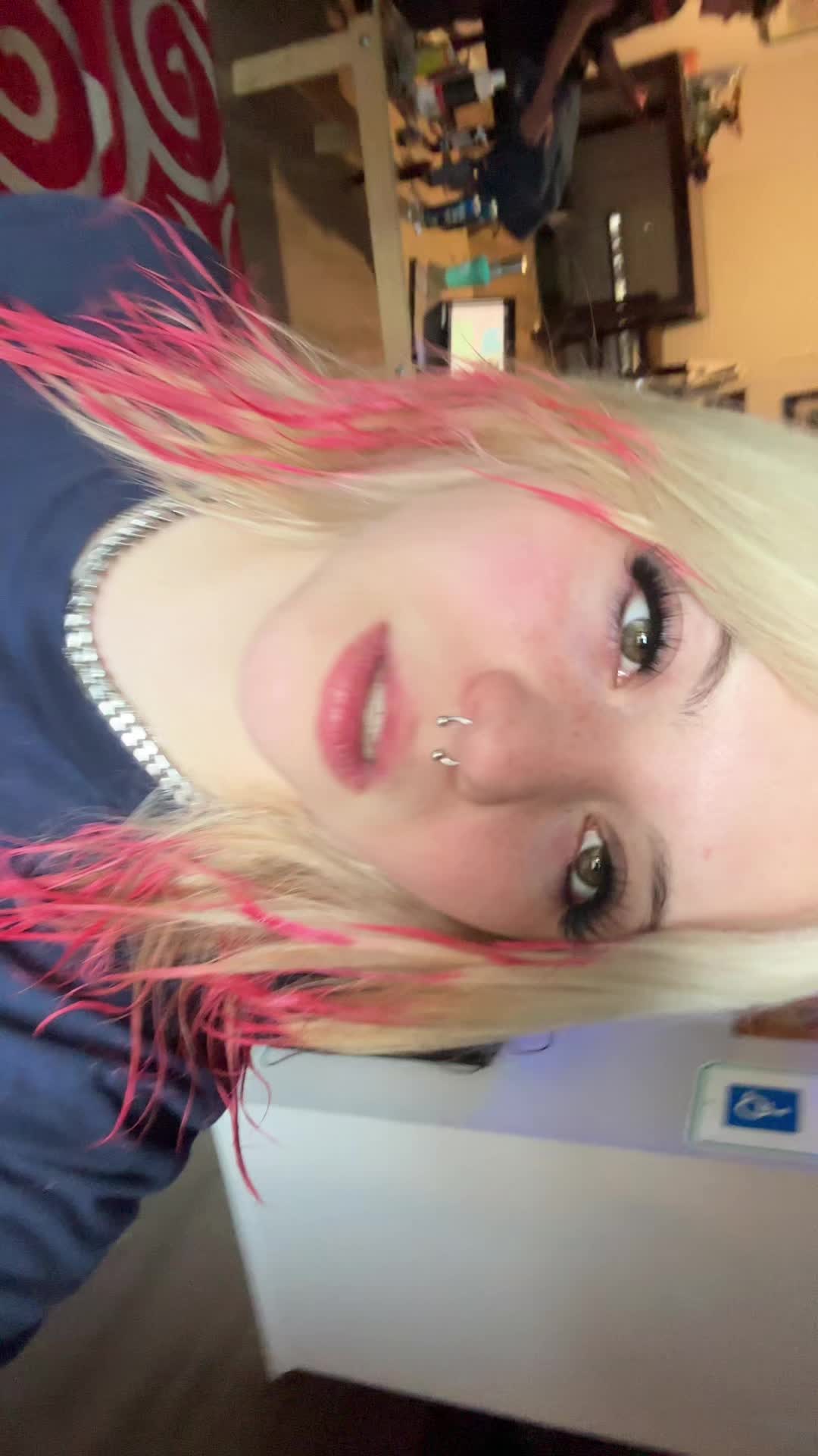 @:3