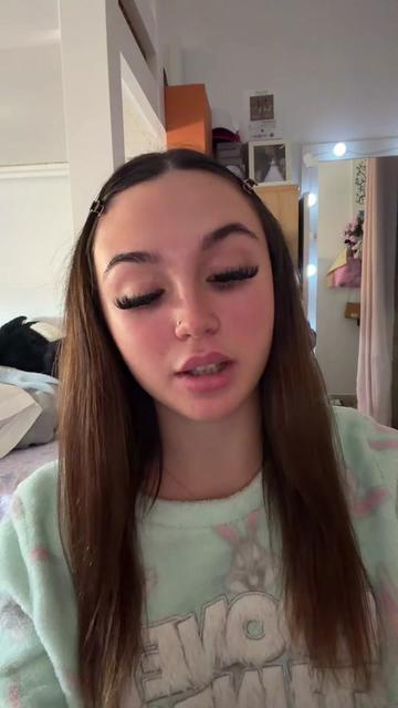 @caarlaaxx_