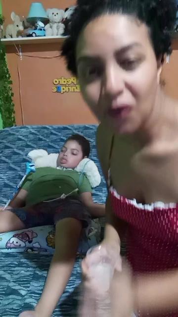 @m&atilde;e at&iacute;pica oficial
