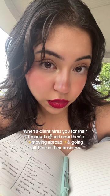 @Vanessa ➺ Marketing + Sales