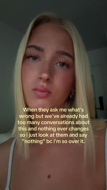 @theelliebarker