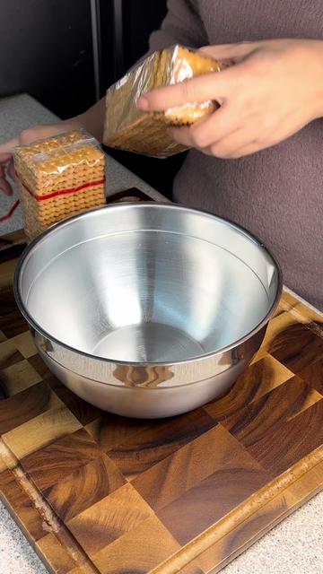 @Lilya Kitchens