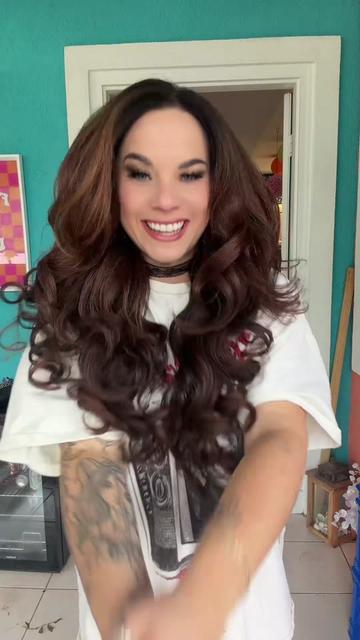 @Elizabeth Wears Wigs 🏳️&zwj;🌈