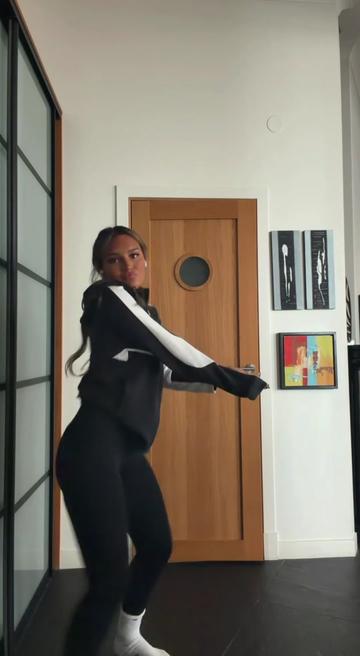 @OLIVIA JONSSON