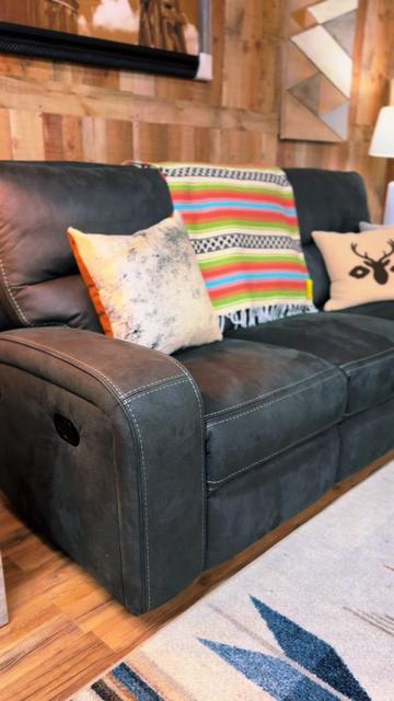 @RusticFurnitureDepot