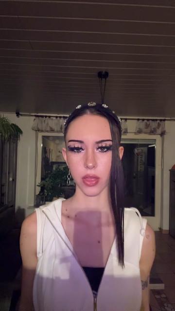 @Julie_🦋🎗️