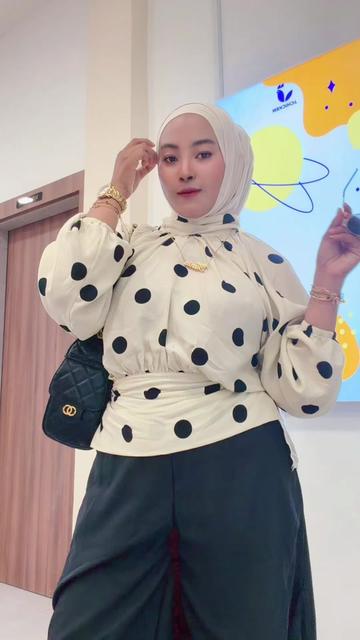 @Tania_