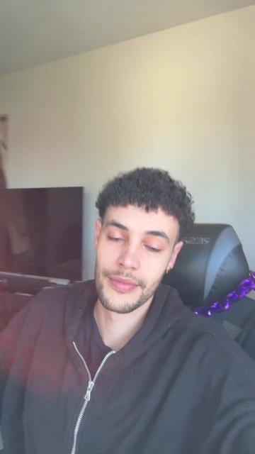 @Chrisbucketz