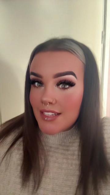 @Hollie🏳️🌈
