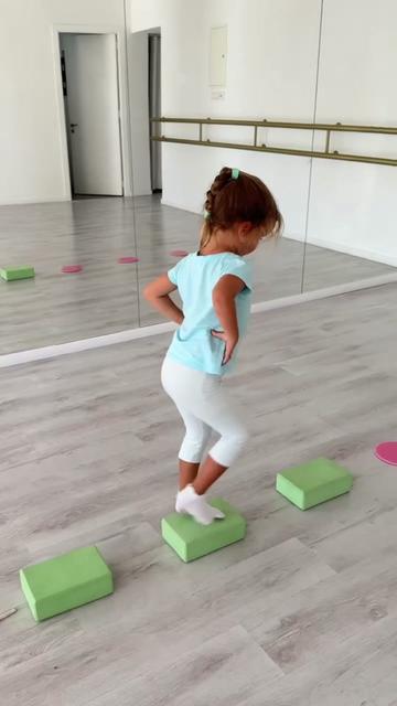 @AfroditiAmoxostou