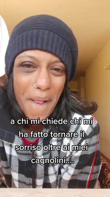 @La ragazza dal cane nero