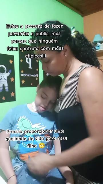 @m&atilde;e at&iacute;pica oficial