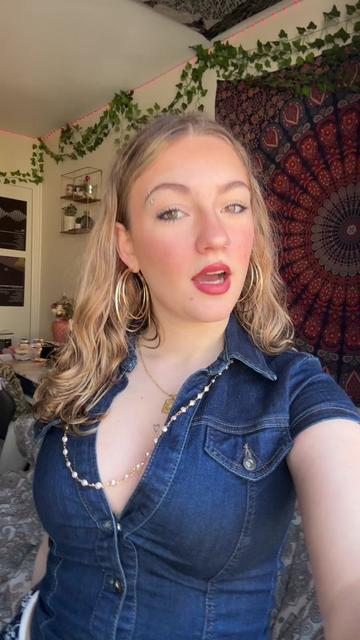 @❀•°• Megs •°•❀