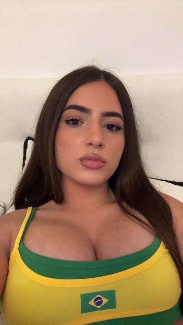 @Micaelaingala