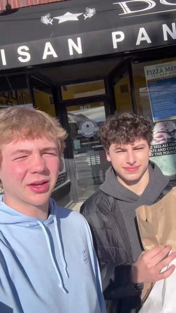 @Massfoodreviews