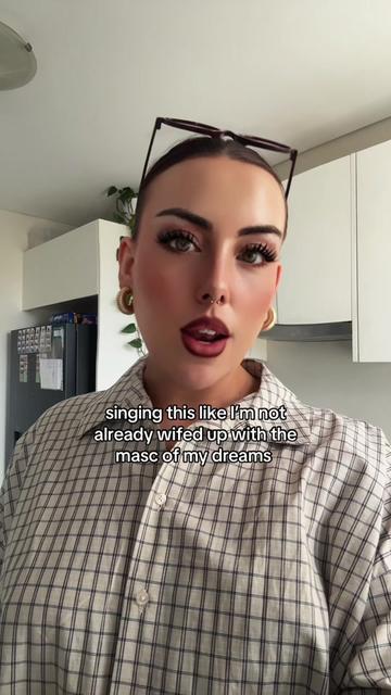 @LEASHBIAN 😈