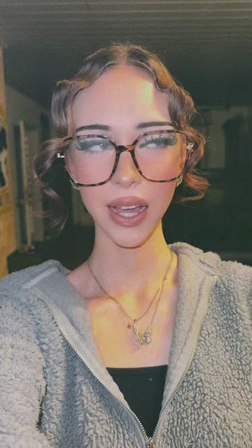 @Julie_🦋🎗️