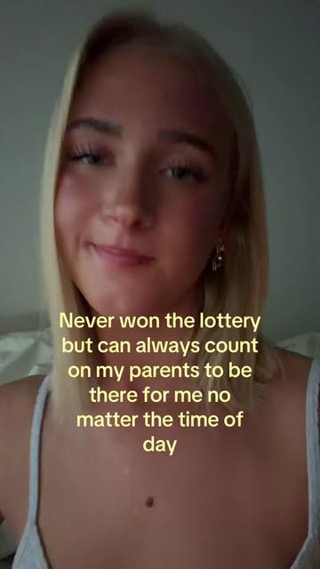 @theelliebarker