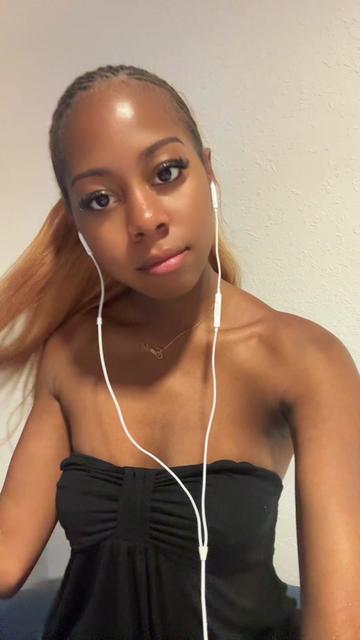 @Dollface