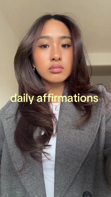 @JULIA QUYNH