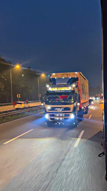 @Macha Truckers